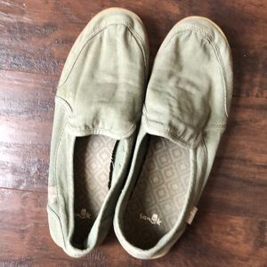 Sanuk size 9